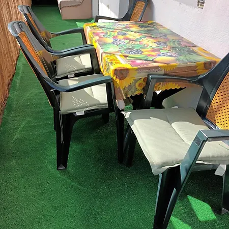 Seaside Primorski - Downтown - Free Parking דירה וארנה